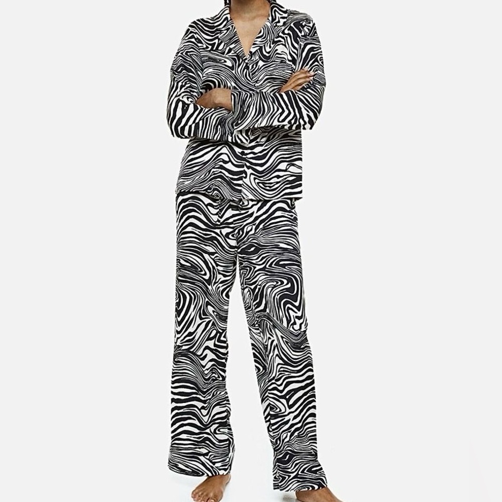 H&M Satin PJ Set – Black & White Swirl – Size M (Fits L)